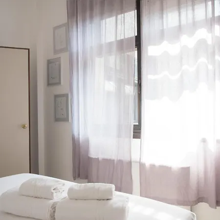 Youhosty - De Angeli Apartment